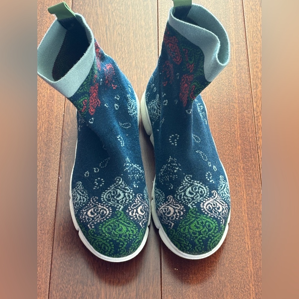 Elegant Patterned Women's Sneakers